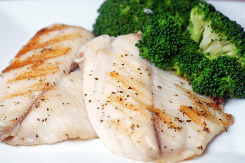 Paistettu tai keitetty kala on runsas ruokalaji Osama Hamdiyn ruokavaliossa