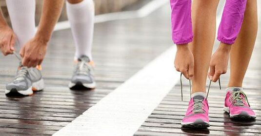 kengännauhojen sitominen ennen lenkkeilyä laihtumiseen
