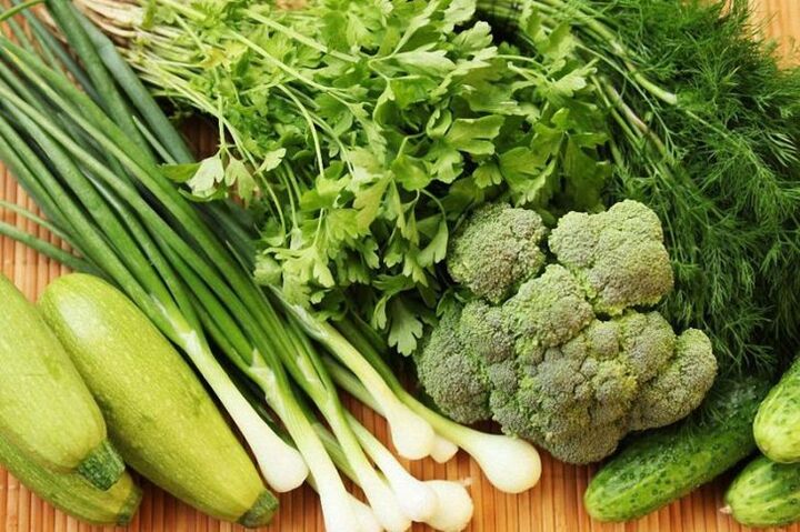 vihanneksia ja yrttejä hypoallergeeniseen ruokavalioon